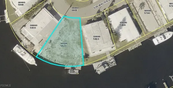 Property Slideshow image 3 of 39 | 5563 sir walter way, North Fort Myers, FL, 33917