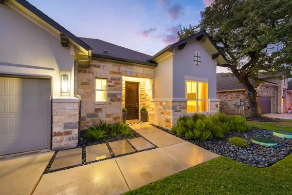 Property Slideshow image 2 of 40 | 1189 hammock gln, New Braunfels, TX, 78132