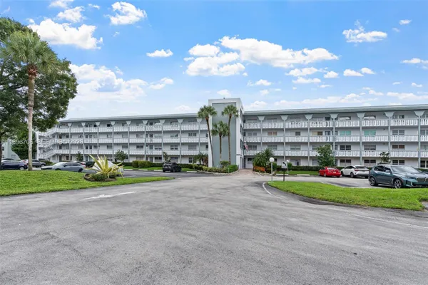 Property Slideshow image 2 of 20 | 2802 victoria way k4, Coconut Creek, FL, 33066