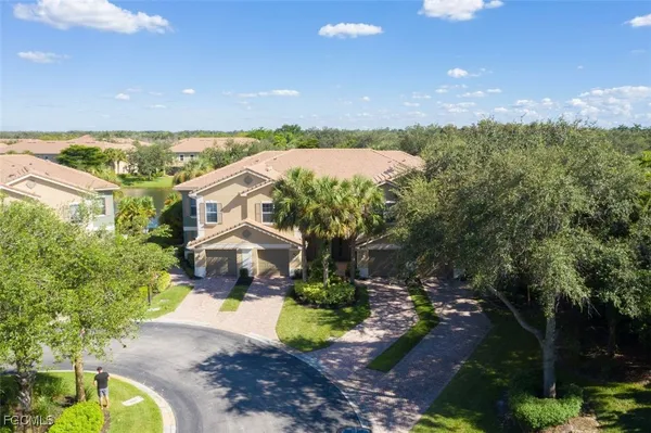 Property Slideshow image 2 of 30 | 3100 cottonwood bnd 1902, Fort Myers, FL, 33905