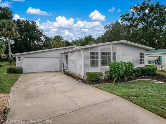 Property Slideshow image 2 of 49 | 2881 e spinnaker dr, Avon Park, FL, 33825