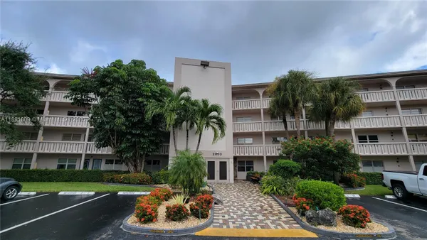 Property Slideshow image 3 of 52 | 2003 granada dr apt e4, Coconut Creek, FL, 33066