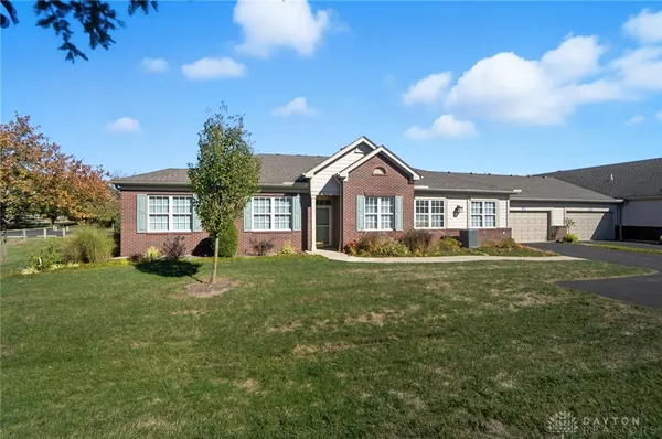 Property Slideshow image 2 of 48 | 1573 watermark ct 22, Miamisburg, OH, 45342