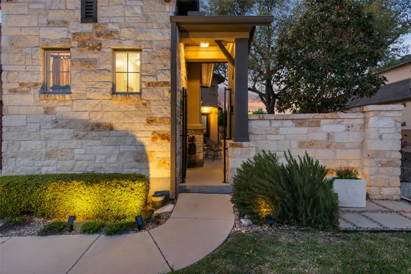 Property Slideshow image 2 of 39 | 549 clubhouse dr g, Georgetown, TX, 78628