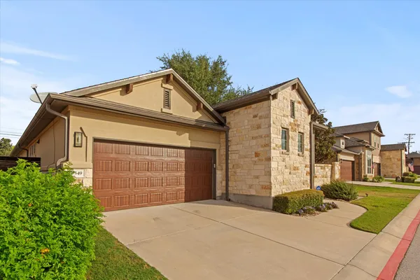Property Slideshow image 3 of 35 | 549 clubhouse dr g, Georgetown, TX, 78628