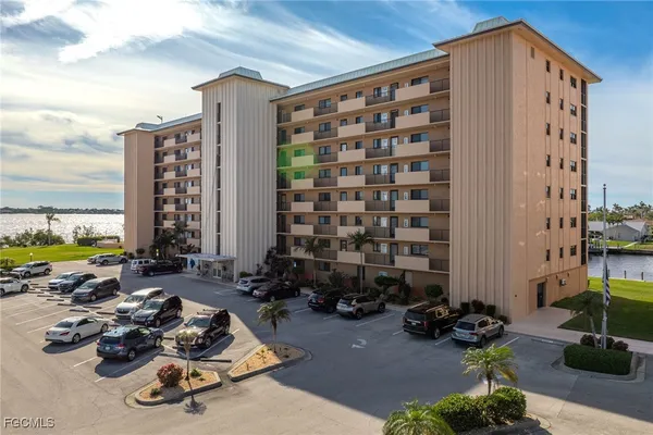 Property Slideshow image 2 of 48 | 4280 se 20th pl 802, Cape Coral, FL, 33904