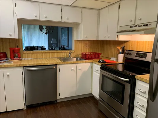 Property Slideshow image 3 of 12 | 900 colony point cir apt 305, Pembroke Pines, FL, 33026