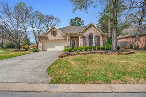 Property Slideshow image 3 of 45 | 15 e royal mews, Conroe, TX, 77384