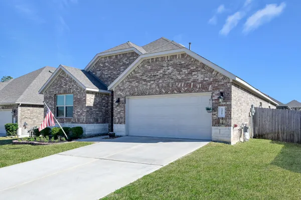 Property Slideshow image 2 of 32 | 14007 autumn creek ct, Conroe, TX, 77384