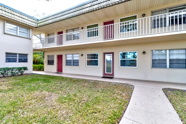 Property Slideshow image 2 of 36 | 47 vista gardens trl 104, Vero Beach, FL, 32962