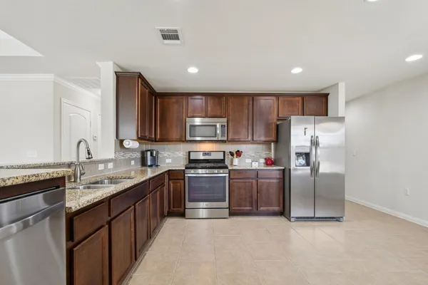 Property Slideshow image 2 of 12 | 803 hamilton ln, Georgetown, TX, 78633