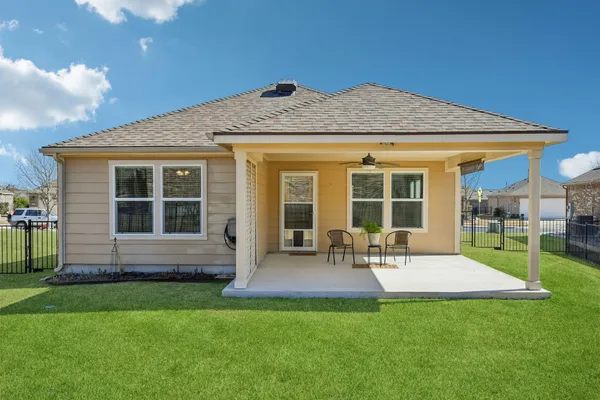 Property Slideshow image 2 of 12 | 803 hamilton ln, Georgetown, TX, 78633