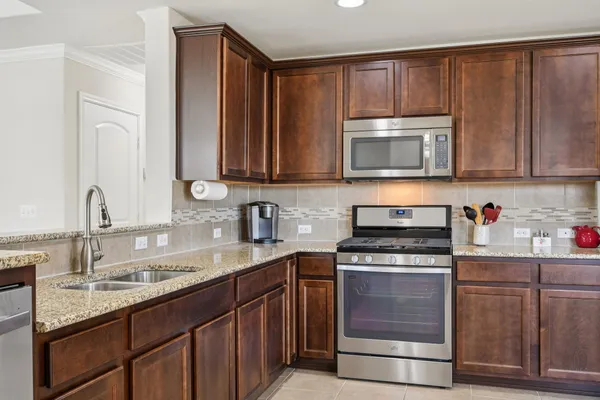 Property Slideshow image 3 of 12 | 803 hamilton ln, Georgetown, TX, 78633