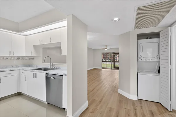 Property Slideshow image 2 of 41 | 701 sw 142nd ave 113s, Pembroke Pines, FL, 33027