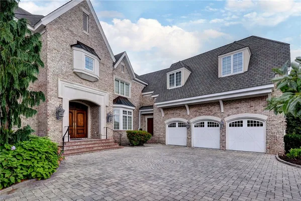 Property Slideshow image 3 of 50 | 2925 barrets pointe rd, Williamsburg, VA, 23185