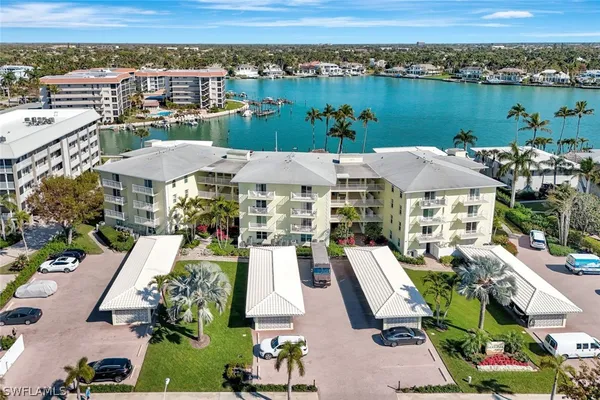 Property Slideshow image 2 of 29 | 2850 gulf shore blvd 201, Naples, FL, 34103