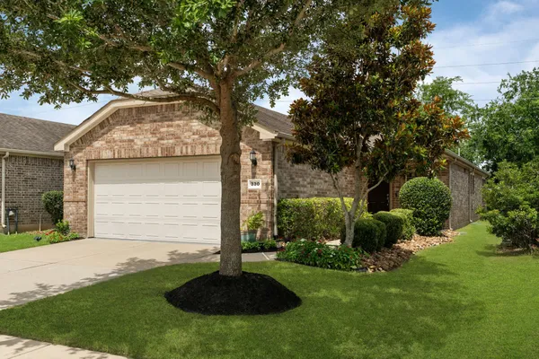 Property Slideshow image 2 of 45 | 330 ranch house ln, Richmond, TX, 77469