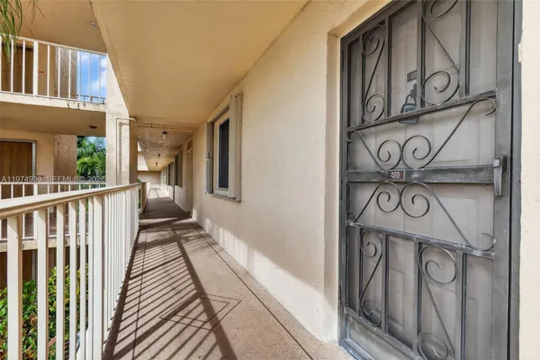 Property Slideshow image 3 of 83 | 7145 huntington ln 205, Delray Beach, FL, 33446