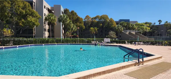 Property Slideshow image 3 of 15 | 1100 colony point cir 316, Pembroke Pines, FL, 33026