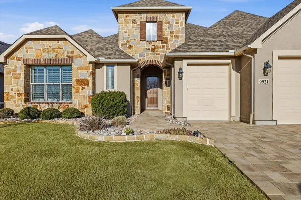 Property Slideshow image 2 of 39 | 9921 flint way, Denton, TX, 76207