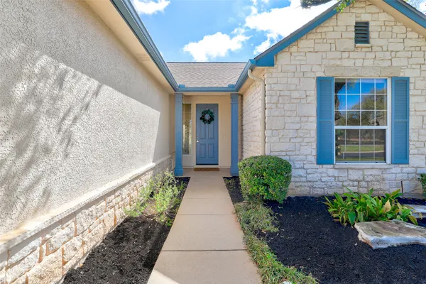 Property Slideshow image 3 of 39 | 141 blazing star dr, Georgetown, TX, 78633