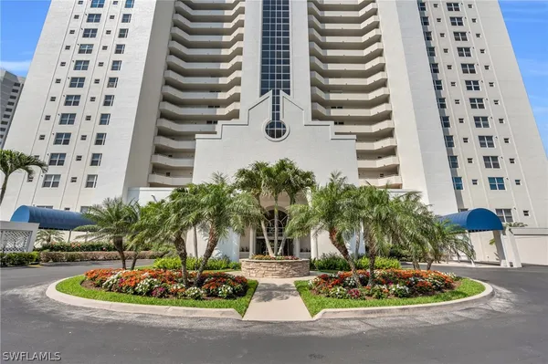 Property Slideshow image 2 of 39 | 5550 heron point dr 304, Naples, FL, 34108