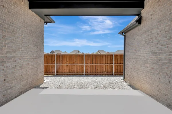 Property Slideshow image 2 of 38 | 4725 boyds branch dr, Arlington, TX, 76005