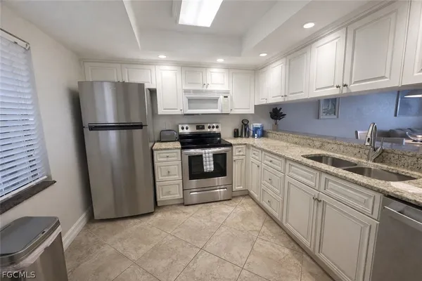 Property Slideshow image 3 of 25 | 11540 caravel cir 3005, Fort Myers, FL, 33908