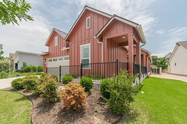 Property Slideshow image 2 of 40 | 305 dashing sycamore st, San Marcos, TX, 78666