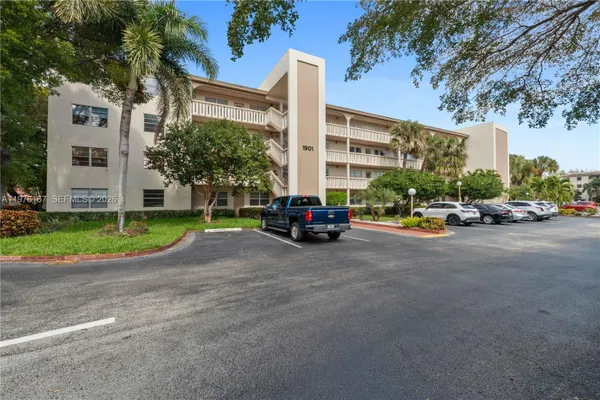 Property Slideshow image 2 of 40 | 1901 bermuda cir a1, Coconut Creek, FL, 33066