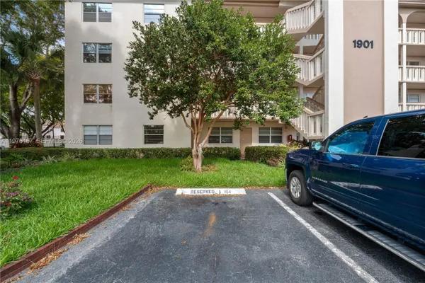 Property Slideshow image 3 of 40 | 1901 bermuda cir a1, Coconut Creek, FL, 33066