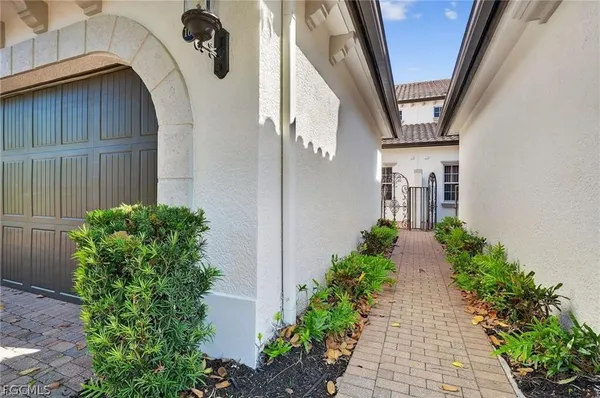 Property Slideshow image 2 of 35 | 3735 montreux ln 4-102, Naples, FL, 34114