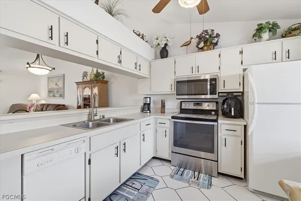 Property Slideshow image 3 of 43 | 13090 white marsh ln 204, Fort Myers, FL, 33912