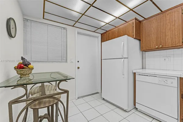 Property Slideshow image 3 of 37 | 330 se 2nd st 103g, Hallandale Beach, FL, 33009