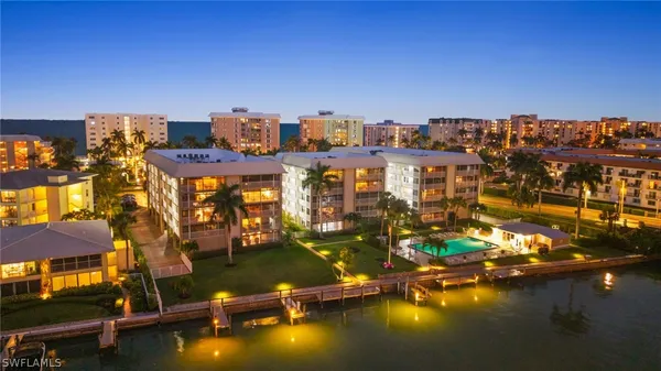 Property Slideshow image 2 of 48 | 2880 gulf shore blvd 410, Naples, FL, 34103