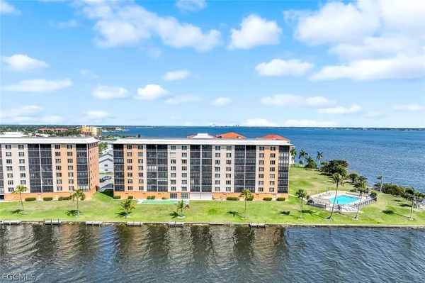 Property Slideshow image 2 of 35 | 4280 se 20th pl 703, Cape Coral, FL, 33904