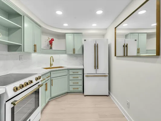 Property Slideshow image 2 of 42 | 3300 ne 36th st 220, Fort Lauderdale, FL, 33308