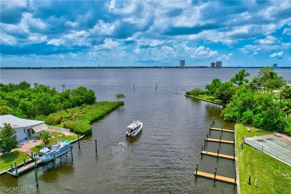 Property Slideshow image 3 of 50 | 5554 sir walter way, North Fort Myers, FL, 33917