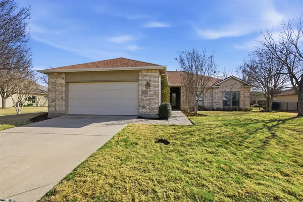 Property Slideshow image 2 of 33 | 8925 crestview dr, Denton, TX, 76207