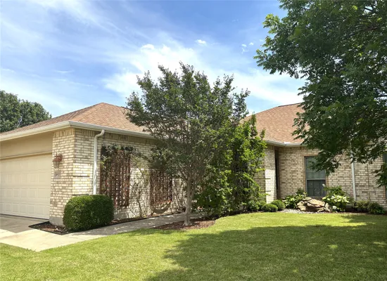 Property Slideshow image 3 of 31 | 8925 crestview dr, Denton, TX, 76207