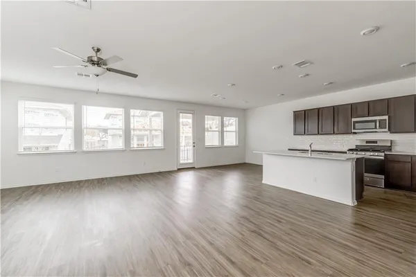 Property Slideshow image 3 of 37 | 712 affazia ln, Georgetown, TX, 78628