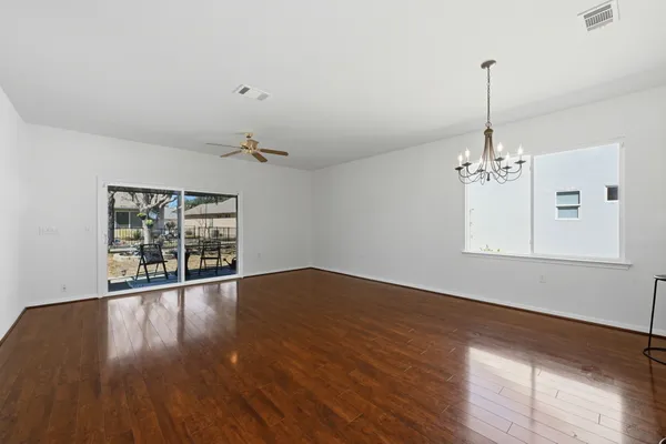 Property Slideshow image 3 of 27 | 708 texas dr, Georgetown, TX, 78633