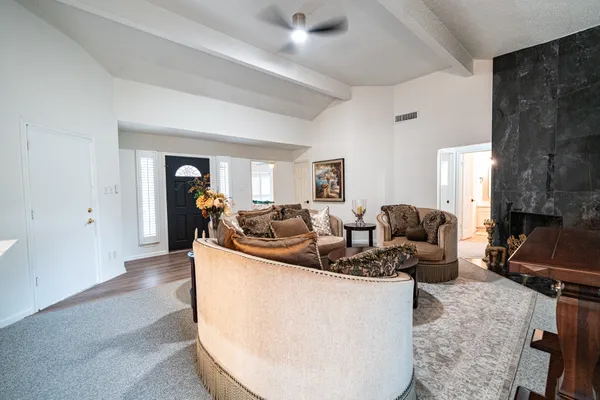 Property Slideshow image 3 of 20 | 3026 s peach hollow cir, Pearland, TX, 77584