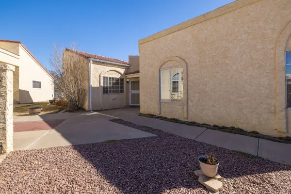 Property Slideshow image 2 of 23 | 570 eastlake dr, Rio Rancho, NM, 87124
