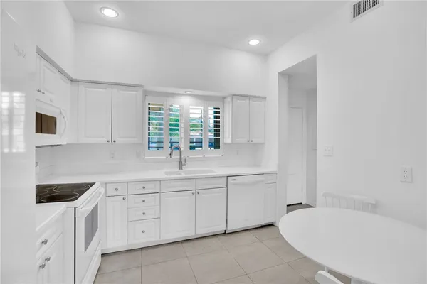 Property Slideshow image 2 of 23 | 5040 harmony cir 105, Vero Beach, FL, 32967