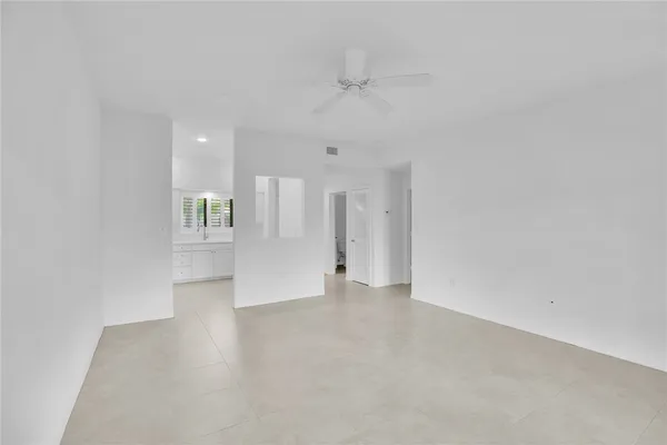 Property Slideshow image 3 of 23 | 5040 harmony cir 105, Vero Beach, FL, 32967