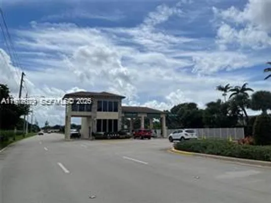 Property Slideshow image 2 of 27 | 800 sw 142nd ave 401n, Pembroke Pines, FL, 33027