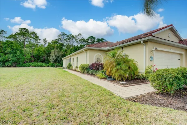 Property Slideshow image 2 of 47 | 15216 ligustrum ln, Alva, FL, 33920