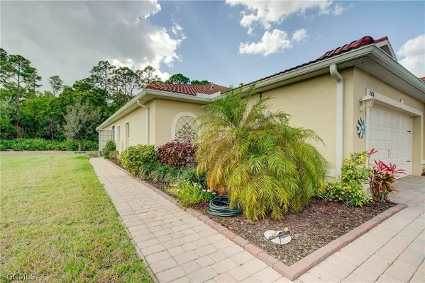 Property Slideshow image 3 of 48 | 15216 ligustrum ln, Alva, FL, 33920
