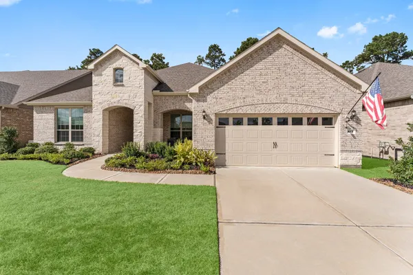 Property Slideshow image 2 of 42 | 413 new forest ln, The Woodlands, TX, 77382